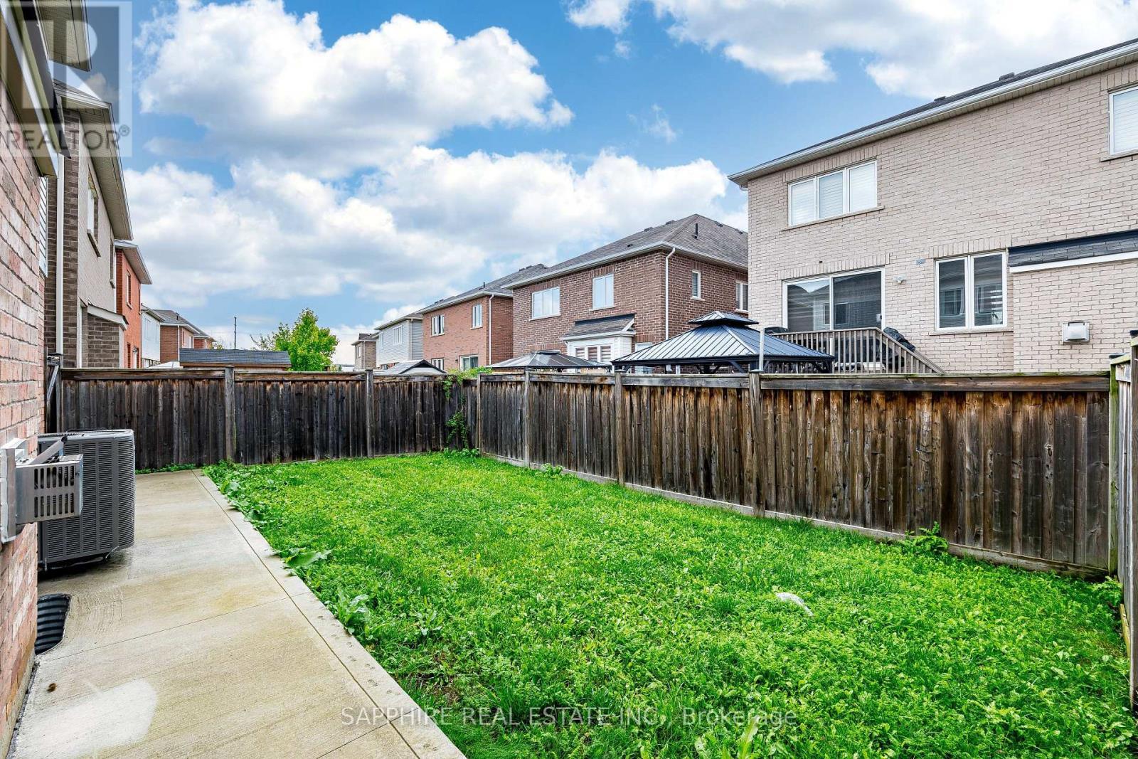 325 Trudeau Drive E, Milton, ON - Outdoor