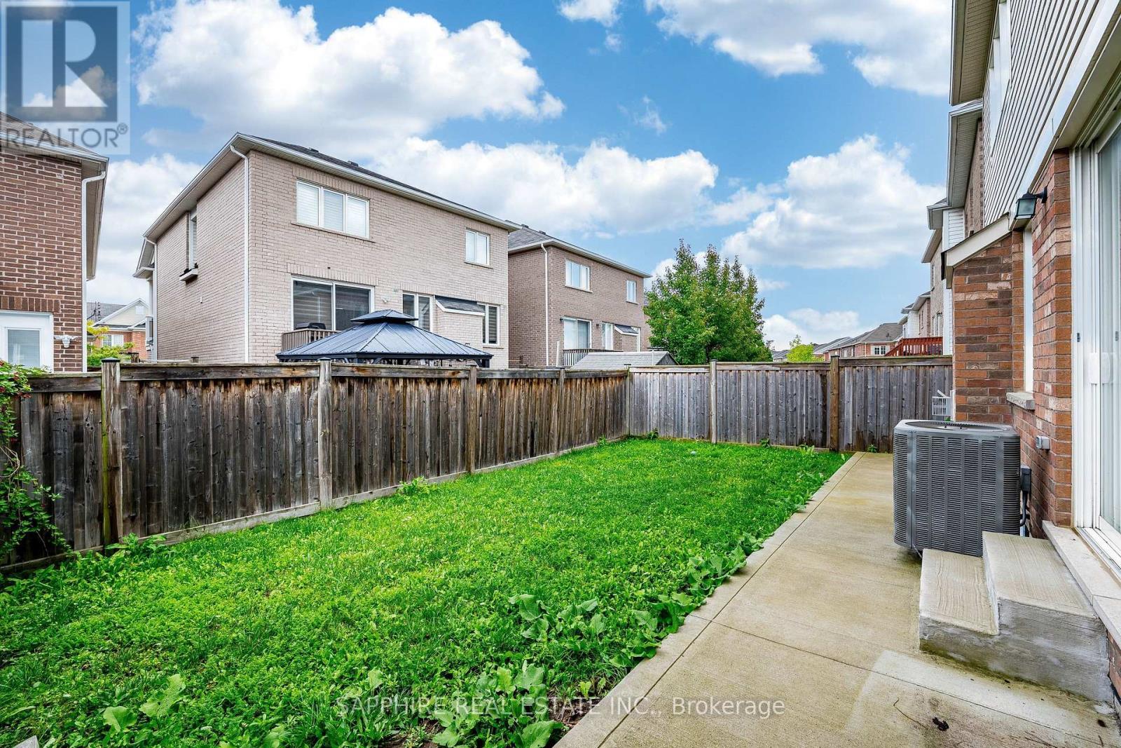 325 Trudeau Drive E, Milton, ON - Outdoor