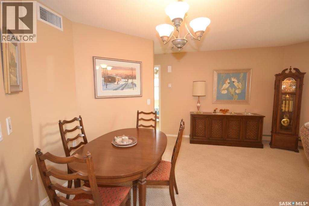 207 1622 Acadia Drive, Saskatoon, SK - Indoor Photo Showing Dining Room