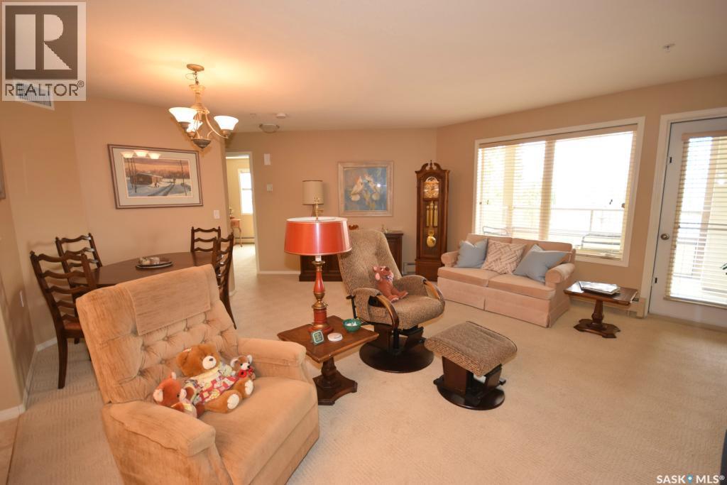 207 1622 Acadia Drive, Saskatoon, SK - Indoor Photo Showing Living Room