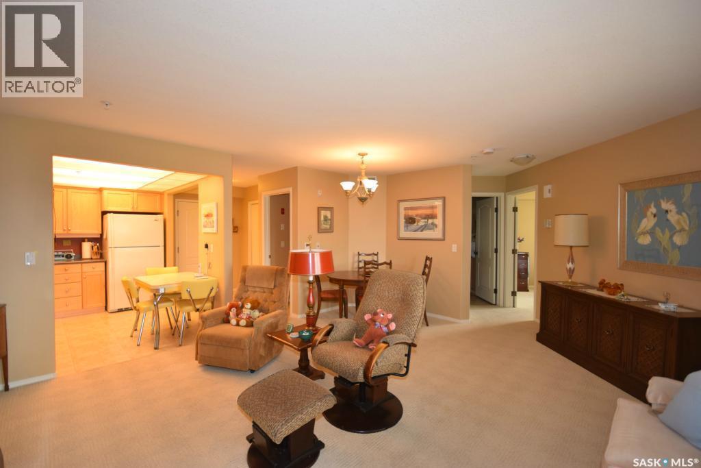 207 1622 Acadia Drive, Saskatoon, SK - Indoor Photo Showing Living Room