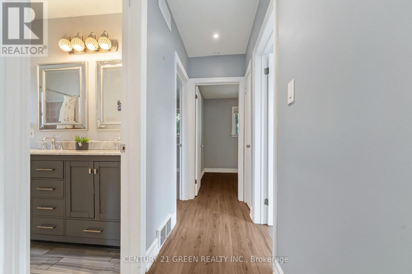 1303 Bunnell Drive, Burlington, ON - Indoor Photo Showing Other Room