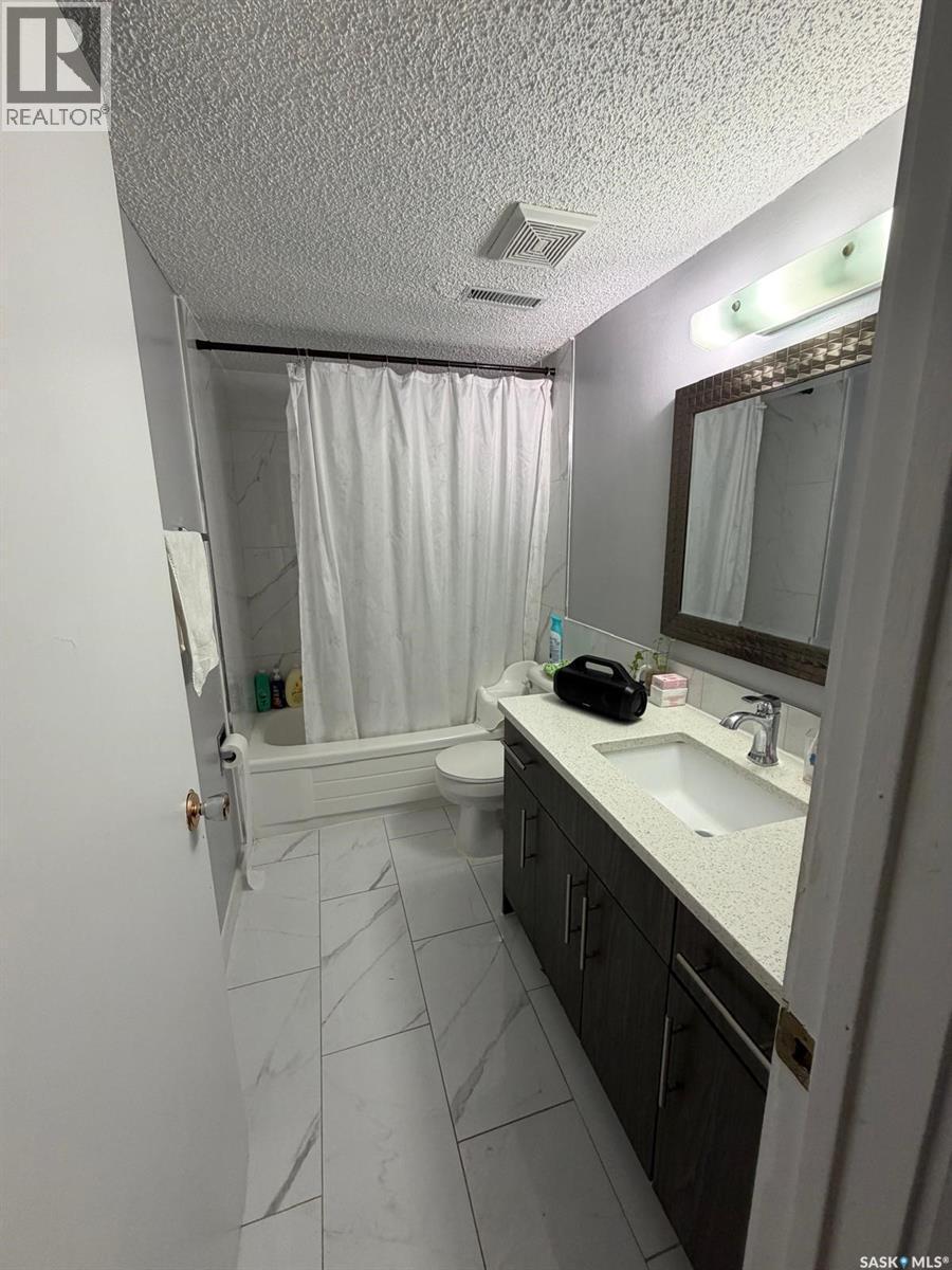 118 Clancy Drive, Saskatoon, SK - Indoor Photo Showing Bathroom