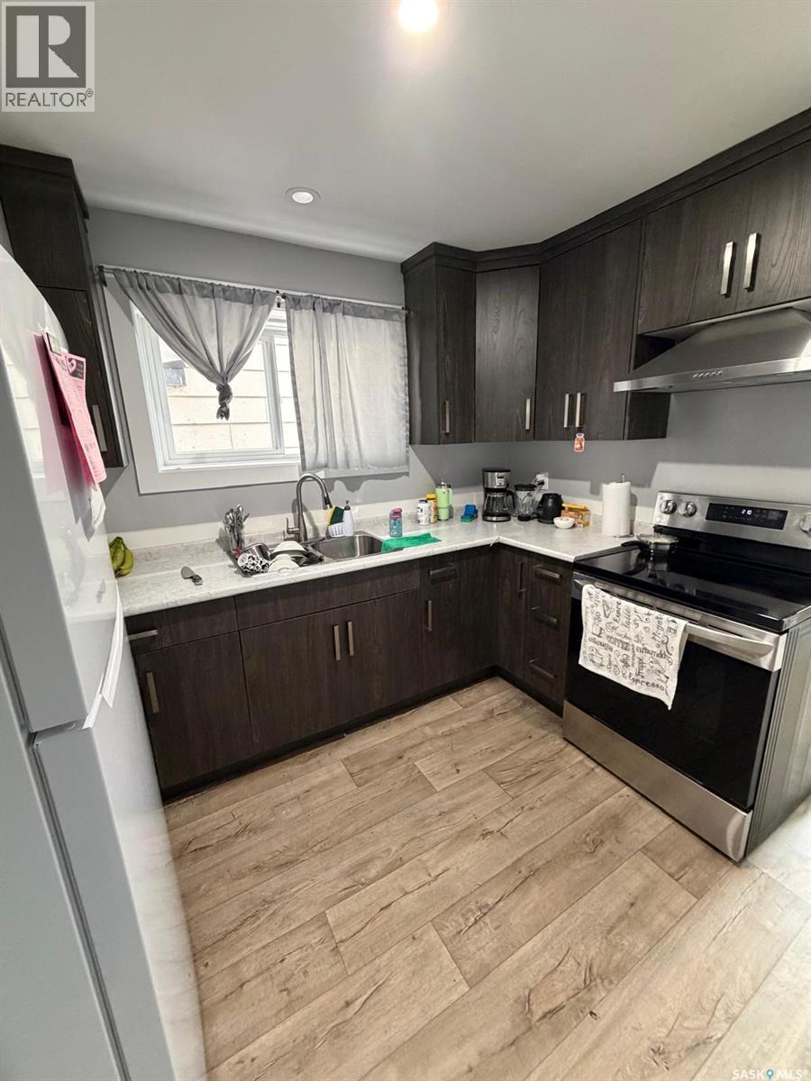 118 Clancy Drive, Saskatoon, SK - Indoor Photo Showing Kitchen