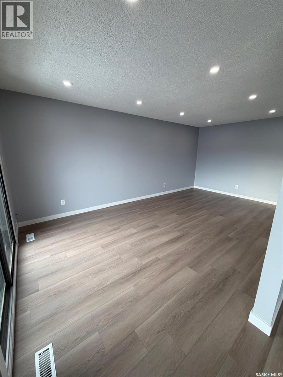118 Clancy Drive, Saskatoon, SK - Indoor Photo Showing Other Room
