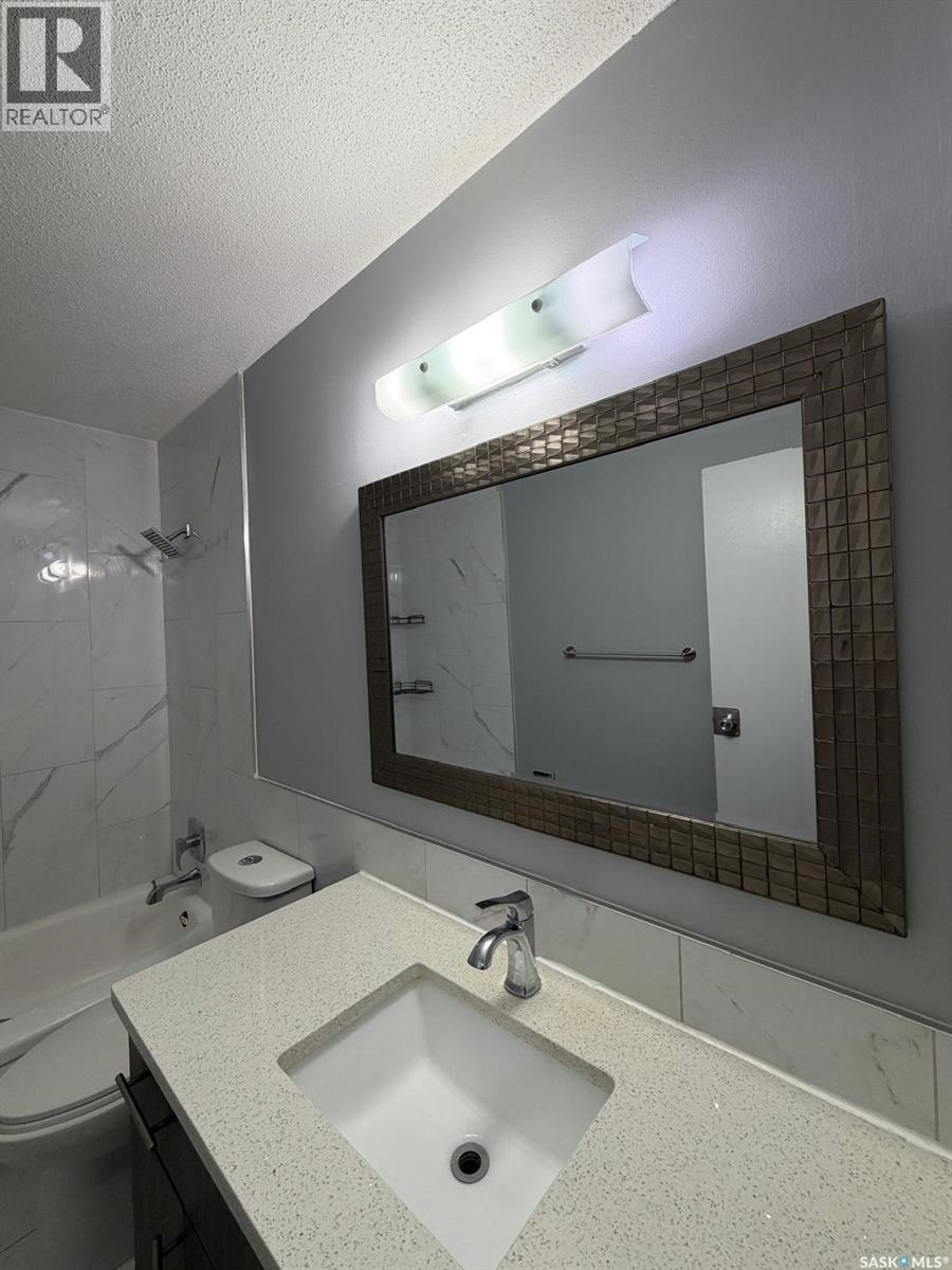 118 Clancy Drive, Saskatoon, SK - Indoor Photo Showing Bathroom