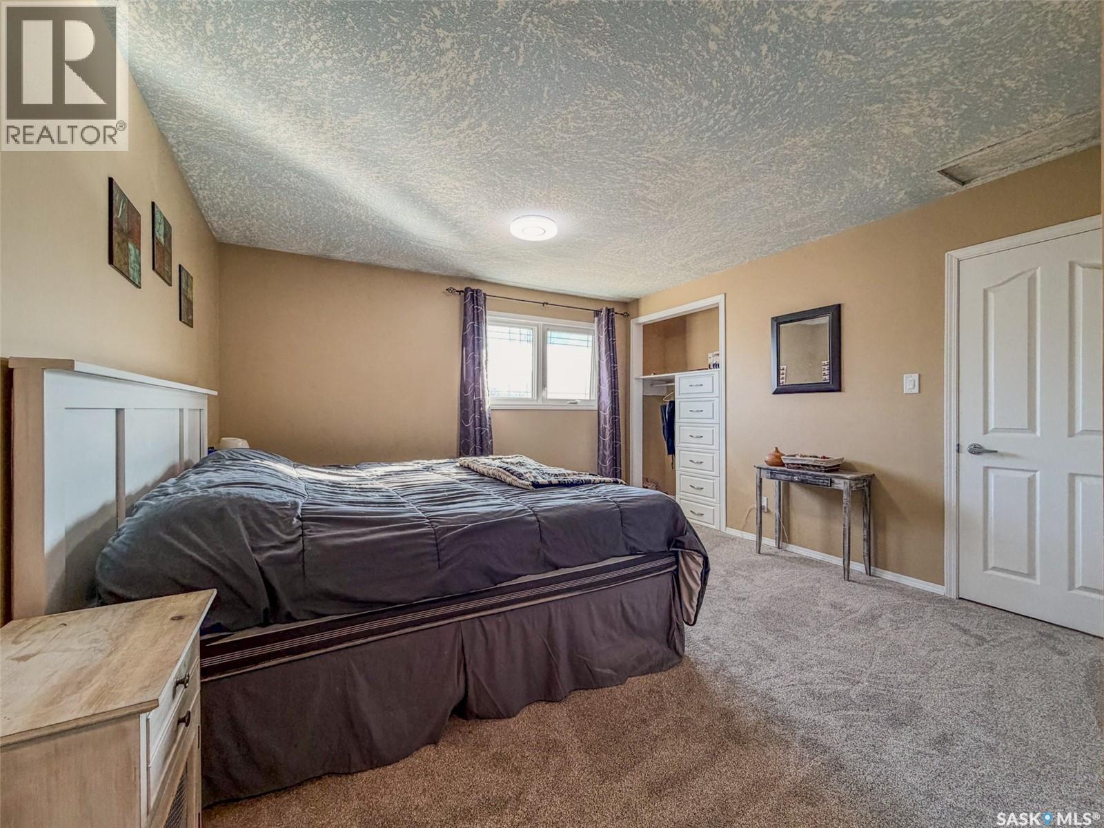 405 5Th Street E, Shaunavon, SK - Indoor Photo Showing Bedroom