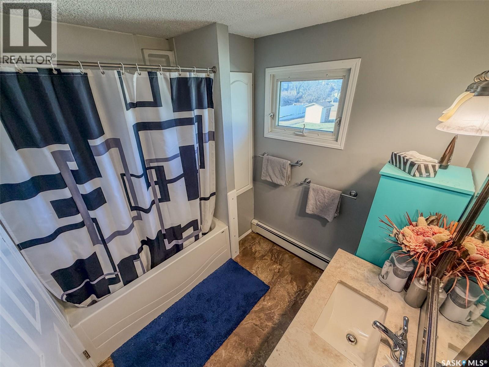 405 5Th Street E, Shaunavon, SK - Indoor