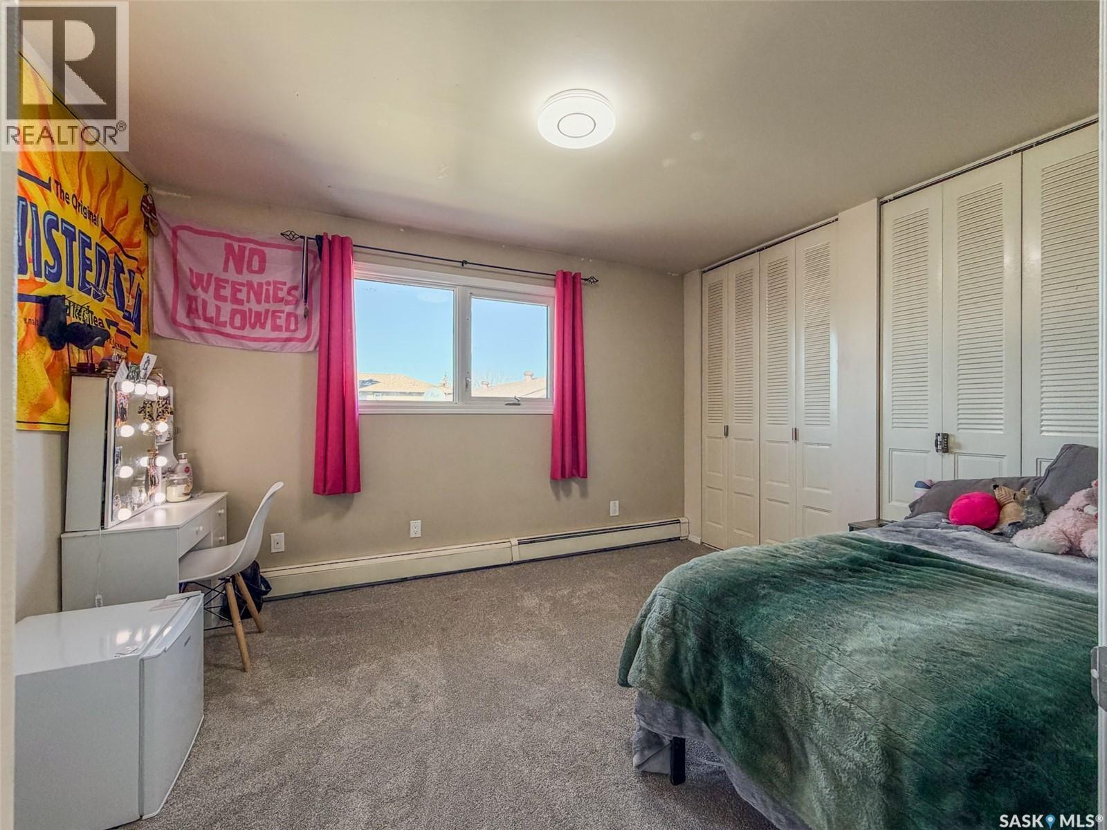 405 5Th Street E, Shaunavon, SK - Indoor Photo Showing Bedroom