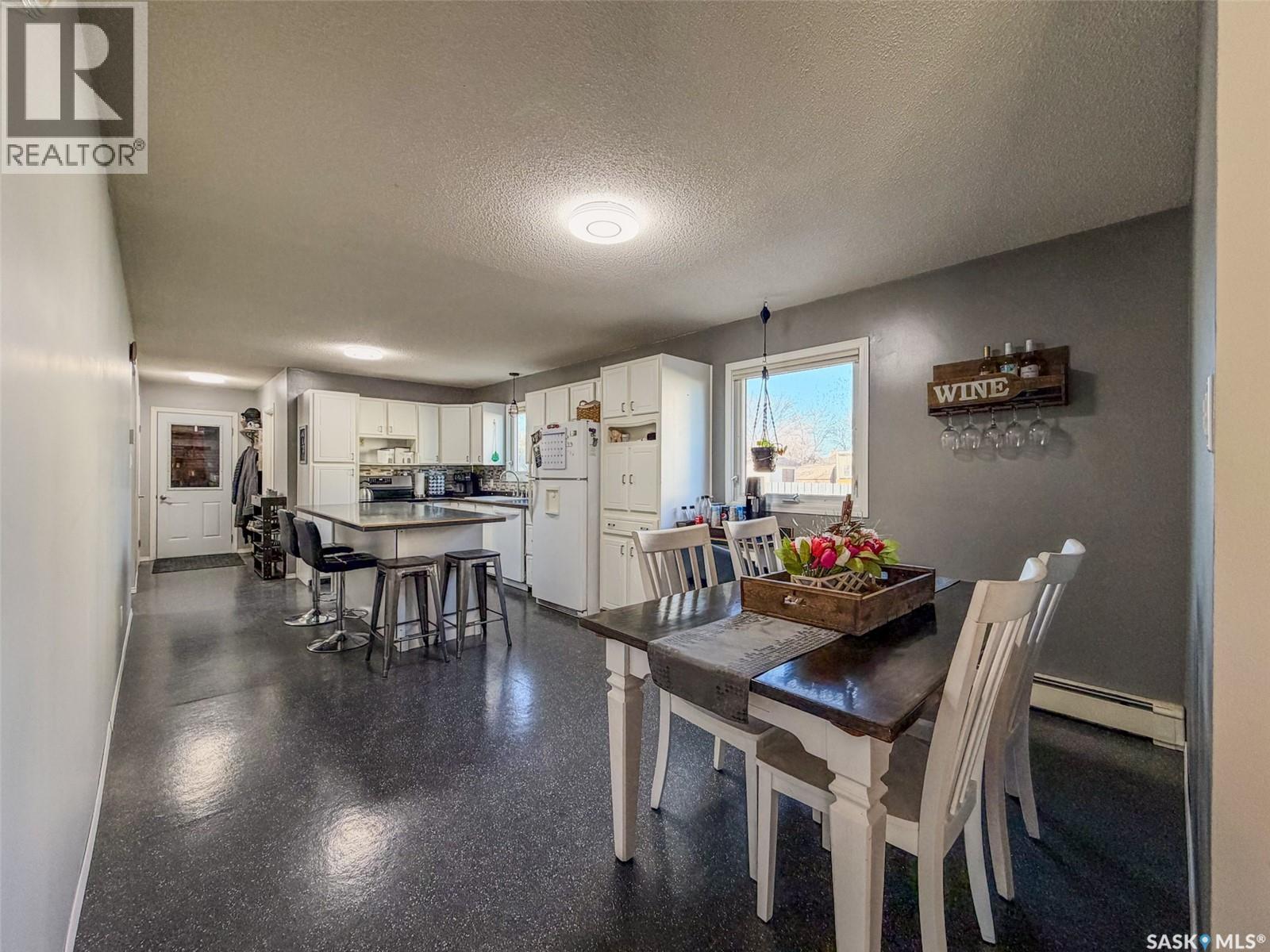 405 5Th Street E, Shaunavon, SK - Indoor Photo Showing Dining Room