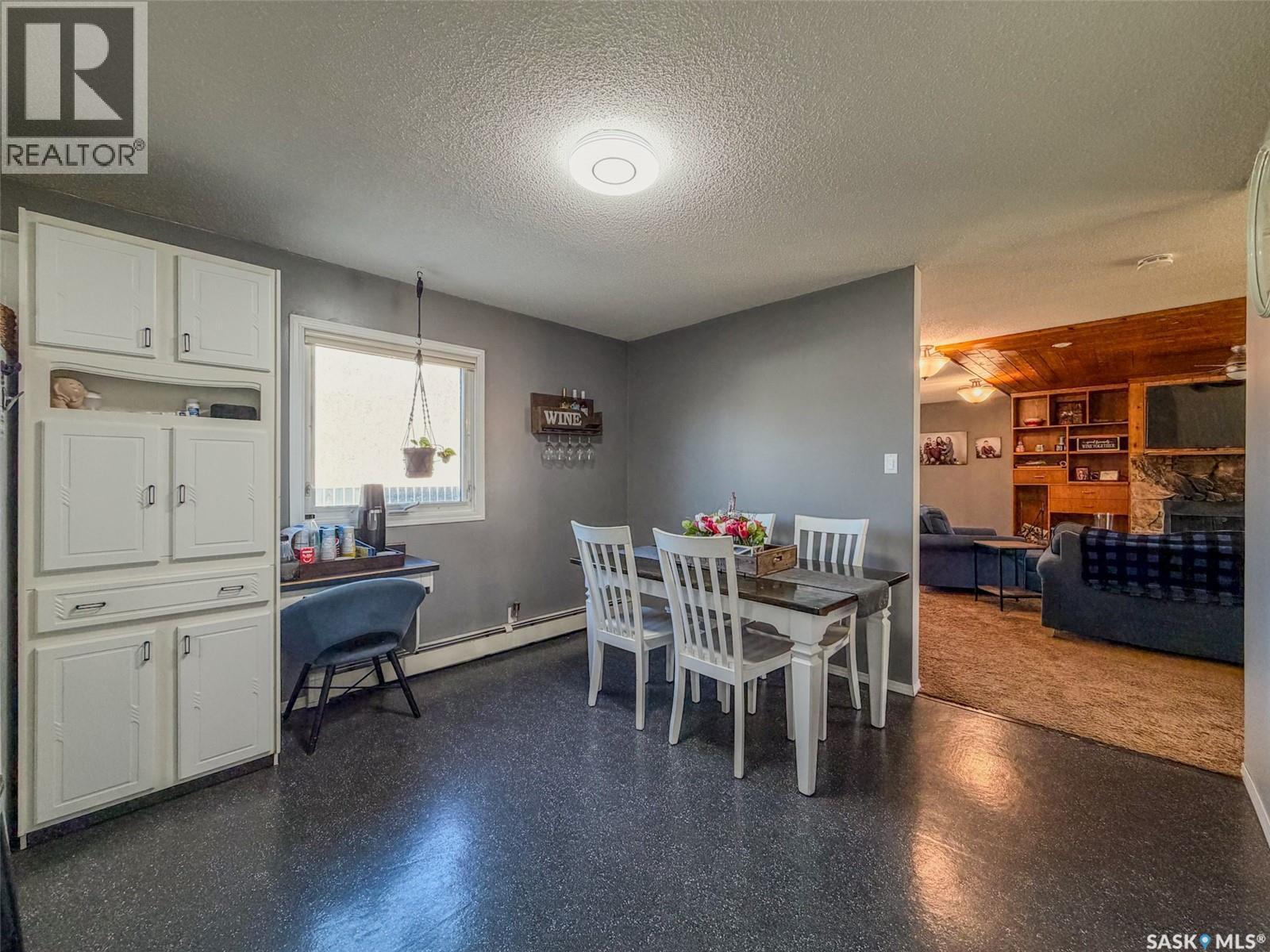 405 5Th Street E, Shaunavon, SK - Indoor Photo Showing Dining Room