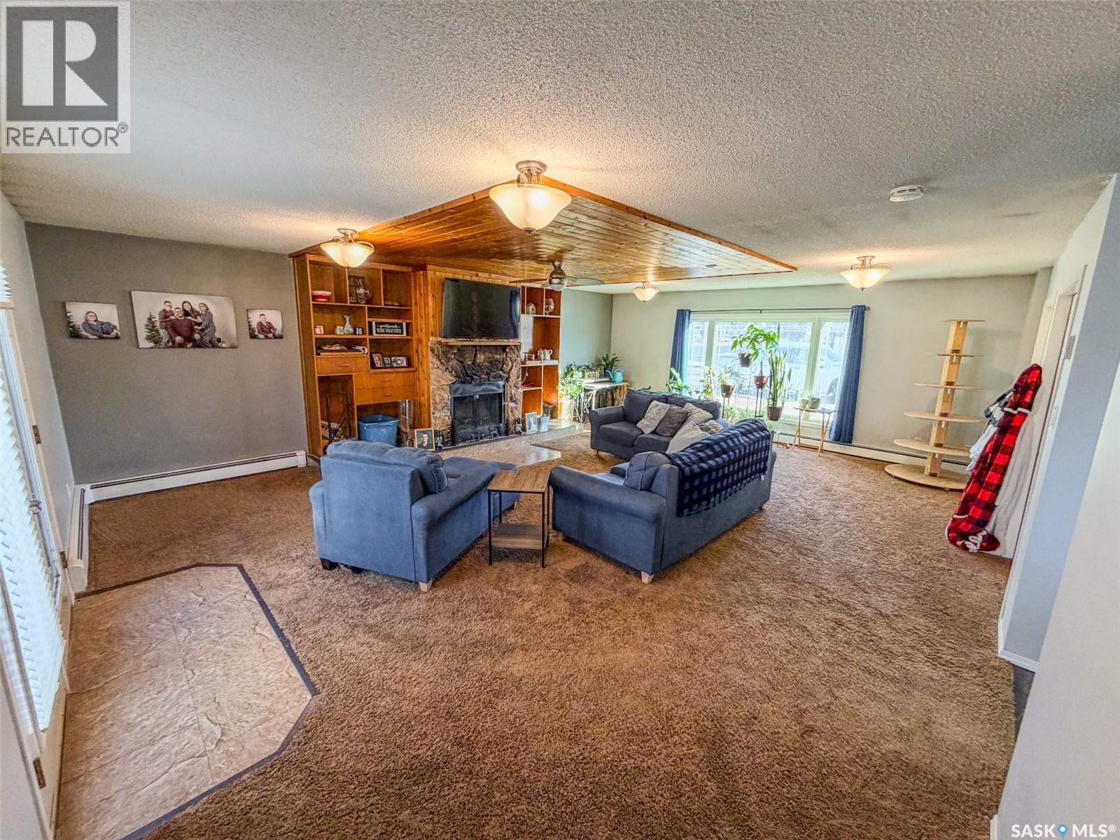 405 5Th Street E, Shaunavon, SK - Indoor With Fireplace