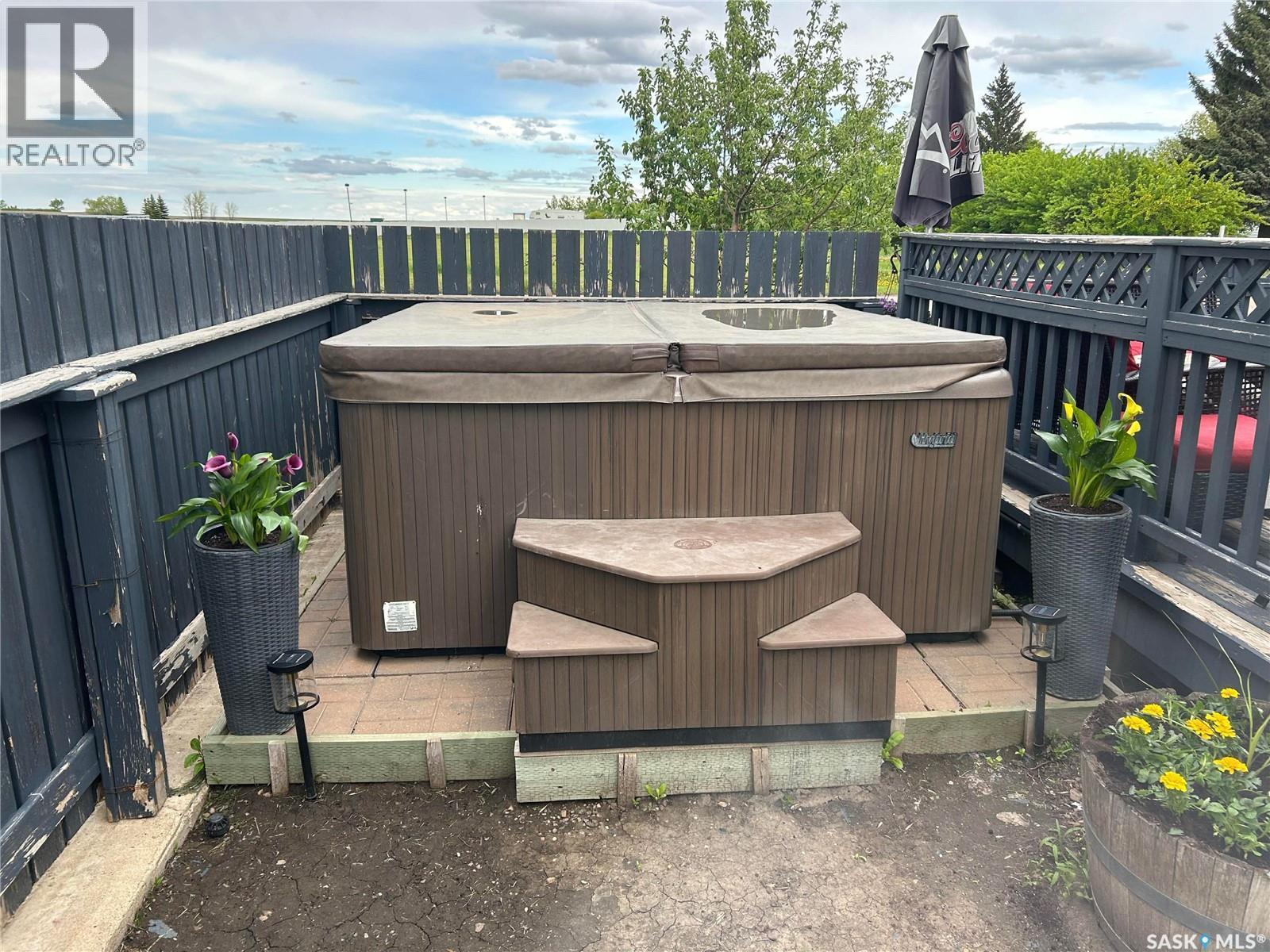 405 5Th Street E, Shaunavon, SK - Outdoor