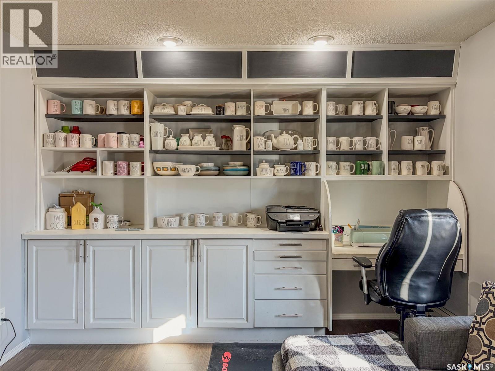 405 5Th Street E, Shaunavon, SK - Indoor Photo Showing Office