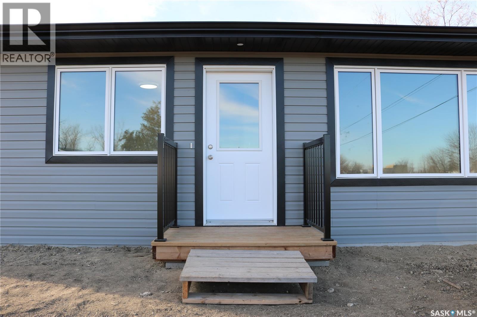 511 1St Avenue, Wapella, SK - Outdoor With Exterior