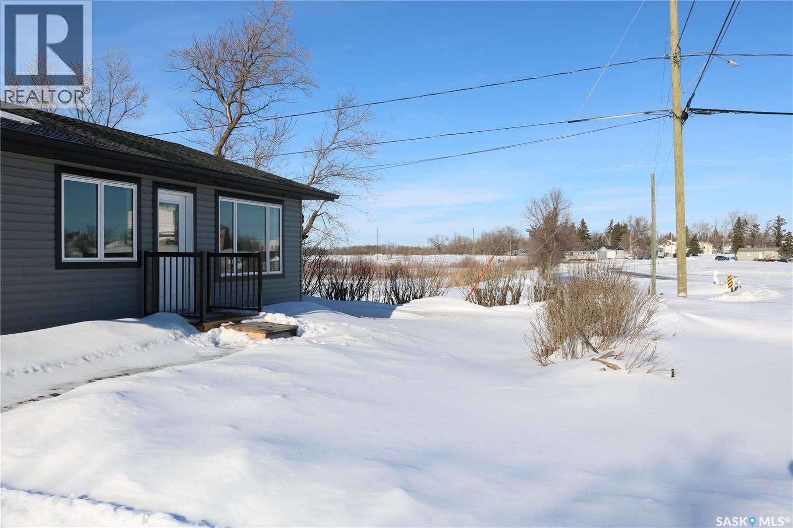 511 1St Avenue, Wapella, SK - Outdoor