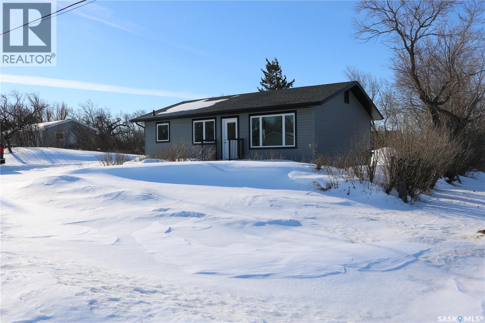 511 1St Avenue, Wapella, SK - Outdoor