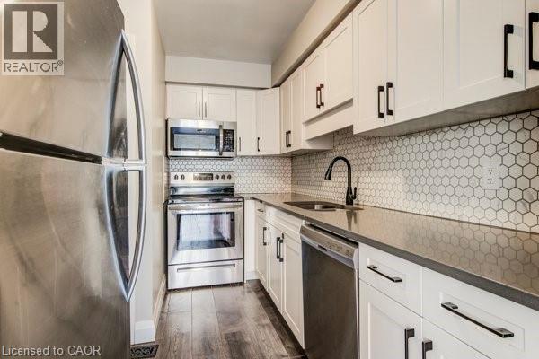 417 Garden Street, Cambridge, ON - Indoor Photo Showing Kitchen With Upgraded Kitchen