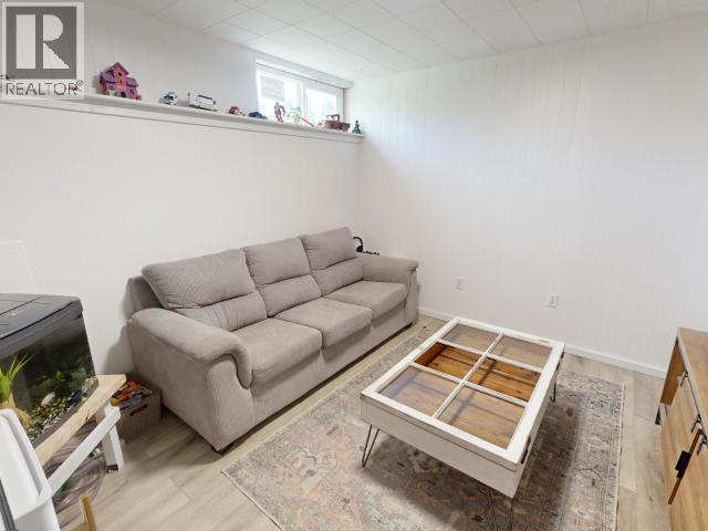 6519 King Ave, Powell River, BC - Indoor With Fireplace