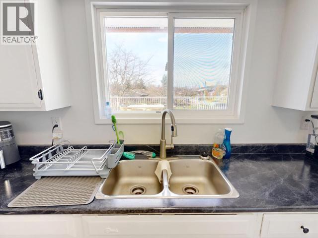 6519 King Ave, Powell River, BC - Indoor Photo Showing Kitchen With Double Sink
