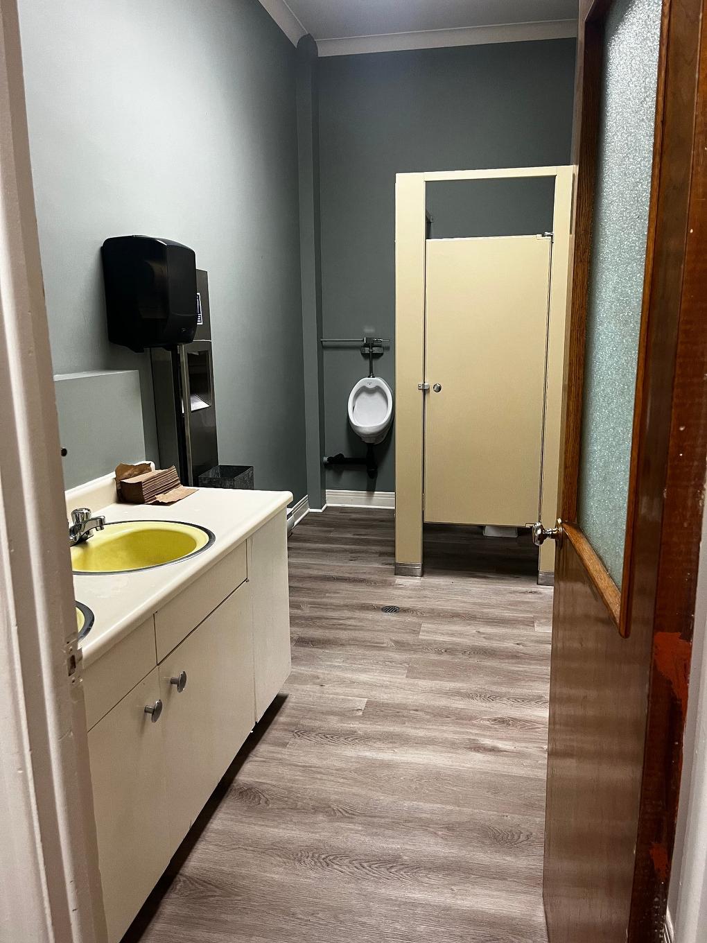 Powder room - 5-15 Rue Ste-Cécile, Salaberry-De-Valleyfield, QC - Indoor Photo Showing Other Room