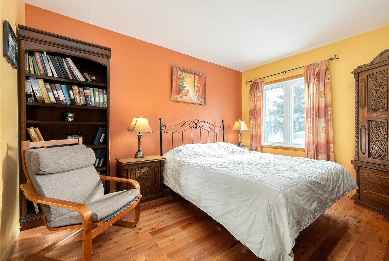 Primary bedroom - 4517 Rue De Namur, Montréal (Pierrefonds-Roxboro), QC - Indoor Photo Showing Bedroom