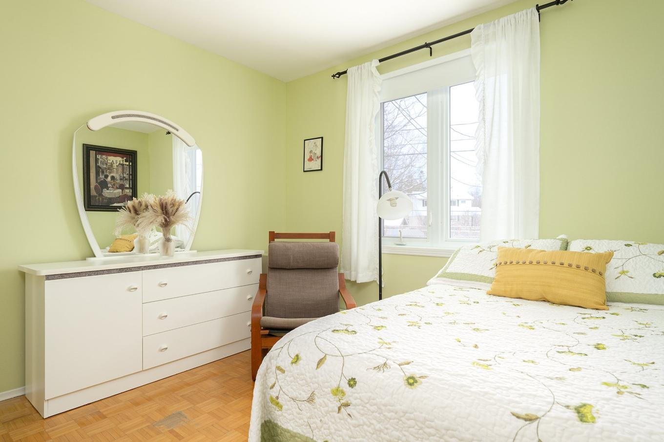 Bedroom - 4517 Rue De Namur, Montréal (Pierrefonds-Roxboro), QC - Indoor Photo Showing Bedroom