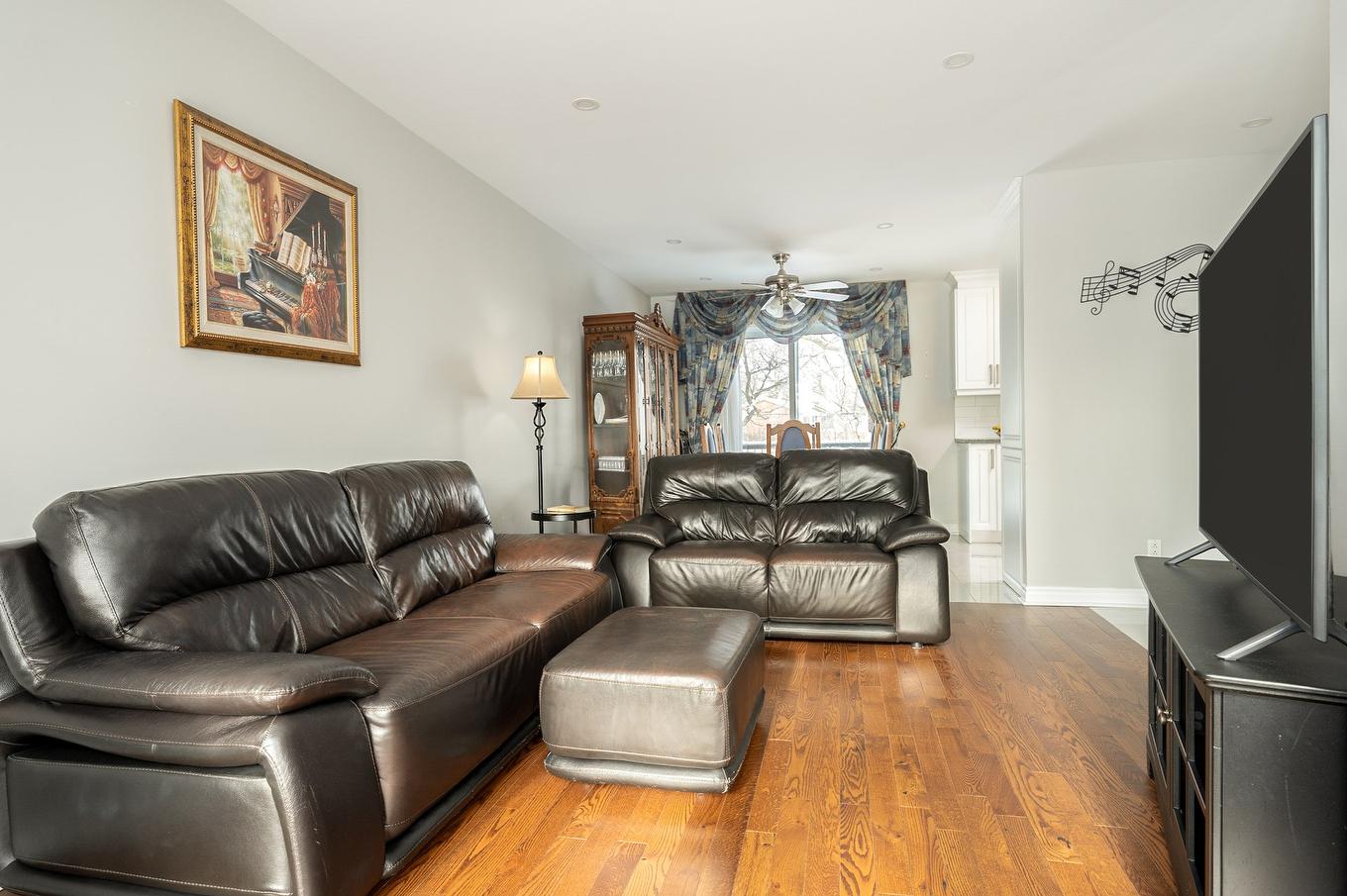 Living room - 4517 Rue De Namur, Montréal (Pierrefonds-Roxboro), QC - Indoor Photo Showing Living Room