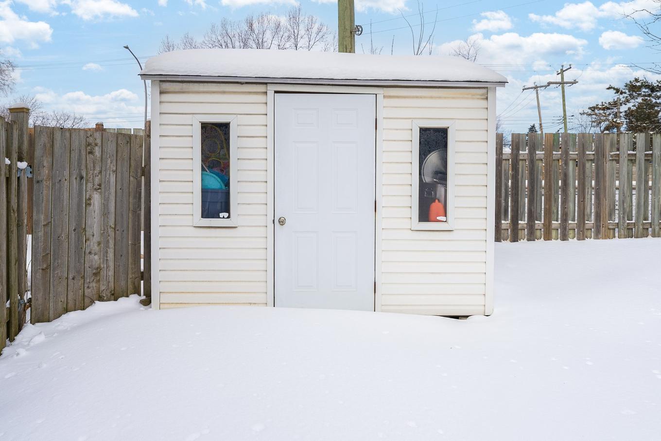 Shed - 4517 Rue De Namur, Montréal (Pierrefonds-Roxboro), QC - Outdoor With Exterior