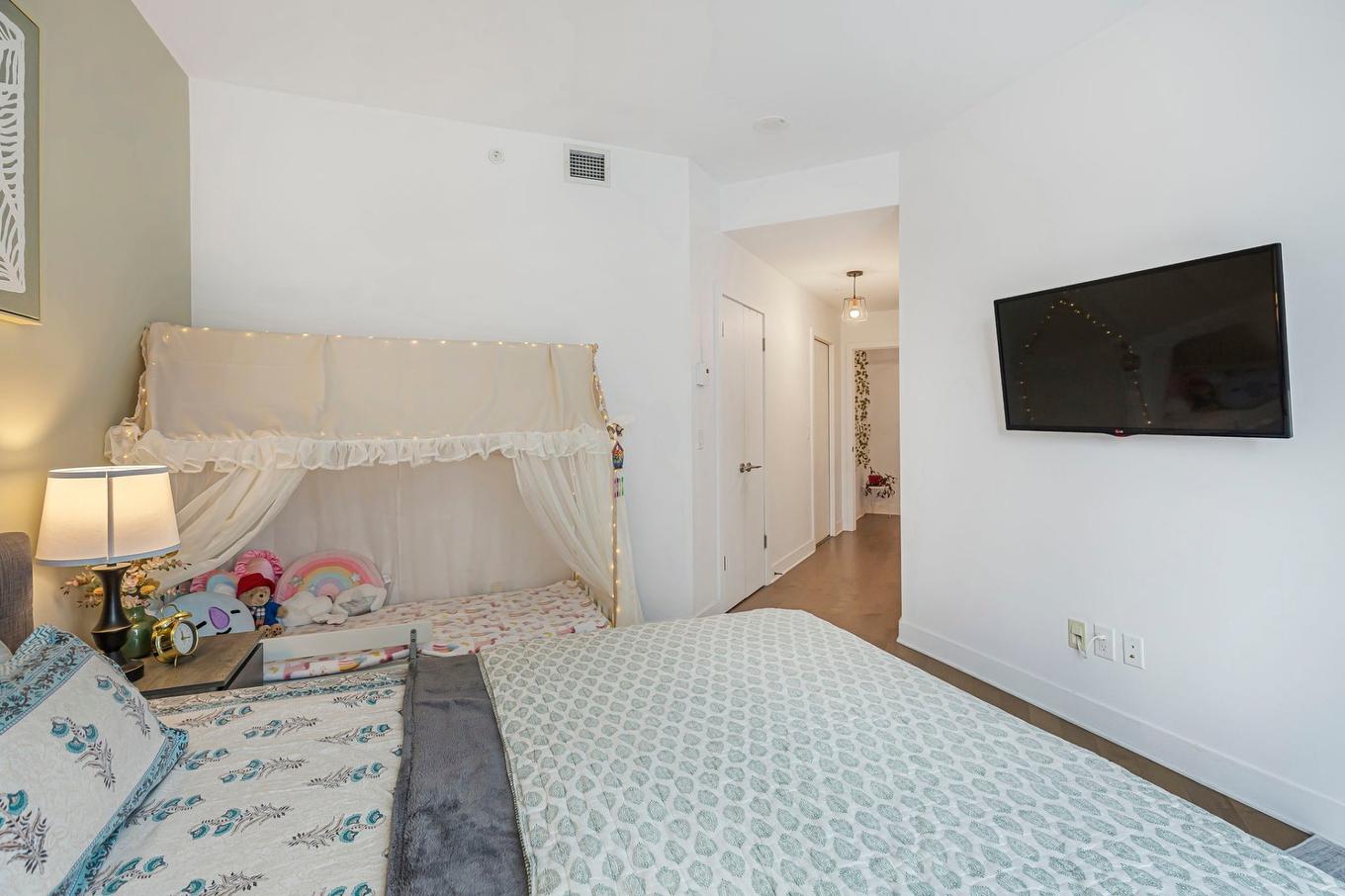 Primary bedroom - 316-4959 Rue Jean-Talon O., Montréal (Côte-Des-Neiges/Notre-Dame-De-Grâce), QC - Indoor Photo Showing Bedroom