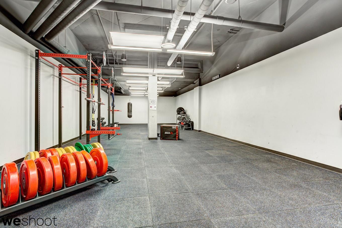 Exercise room - 316-4959 Rue Jean-Talon O., Montréal (Côte-Des-Neiges/Notre-Dame-De-Grâce), QC - Indoor Photo Showing Garage