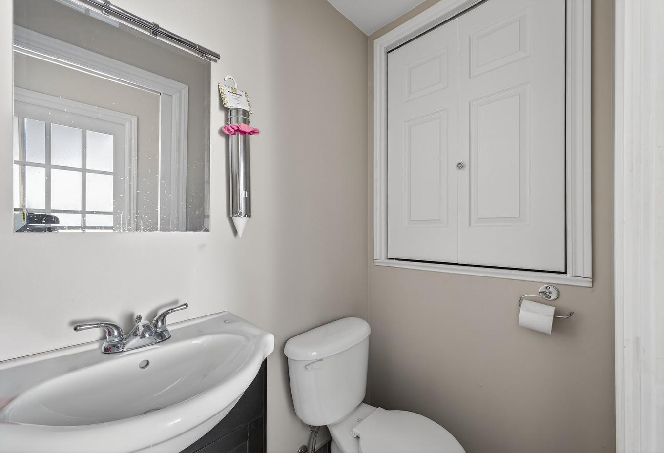 Powder room - 435 Rue Lucien-Milette, Longueuil (Saint-Hubert), QC - Indoor Photo Showing Bathroom