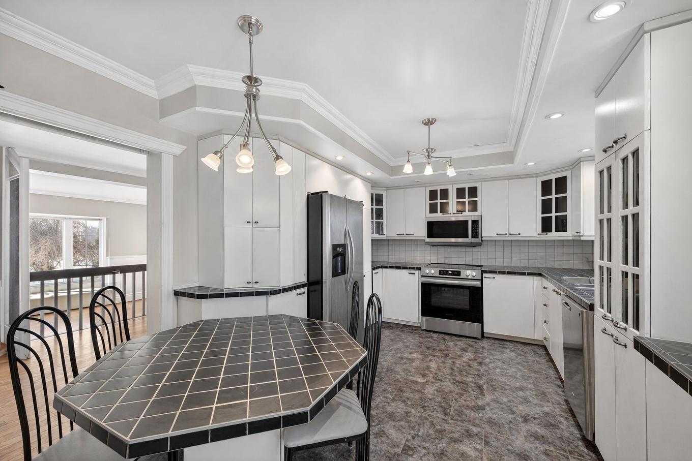 Kitchen - 435 Rue Lucien-Milette, Longueuil (Saint-Hubert), QC - Indoor