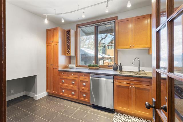 173 Sherburn St, Winnipeg, MB