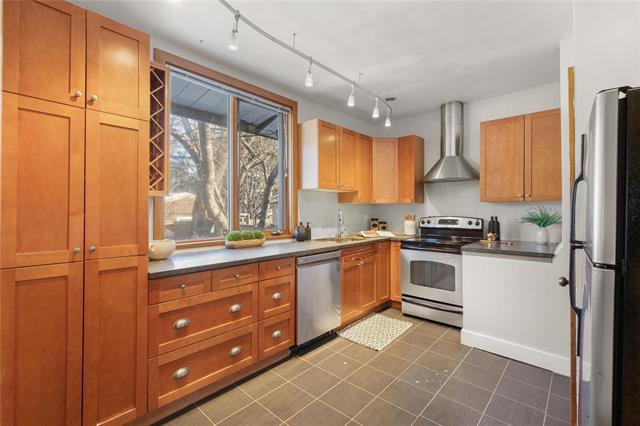 173 Sherburn St, Winnipeg, MB