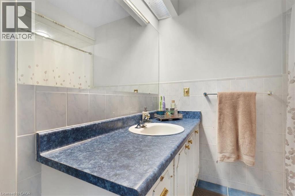 67 Elmhurst Drive, Hamilton, ON - Indoor Photo Showing Bathroom