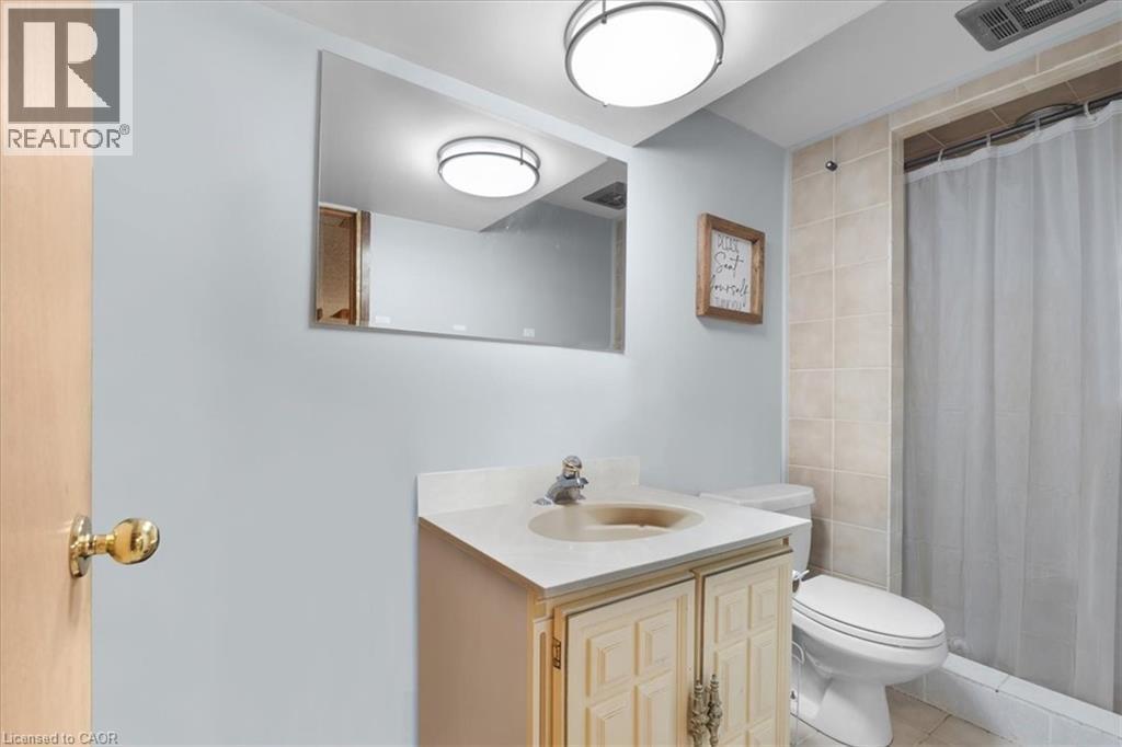 67 Elmhurst Drive, Hamilton, ON - Indoor Photo Showing Bathroom
