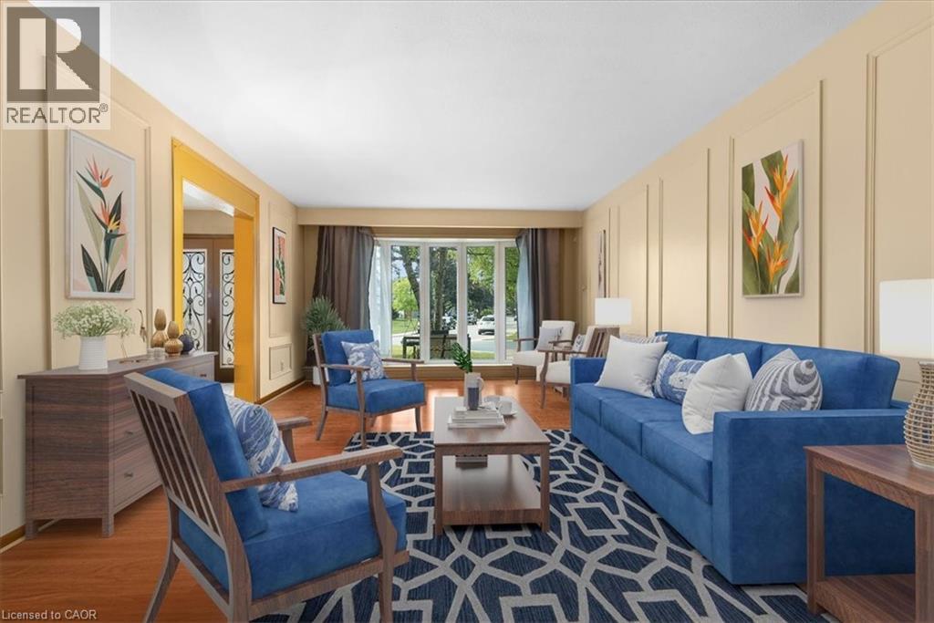 67 Elmhurst Drive, Hamilton, ON - Indoor Photo Showing Living Room