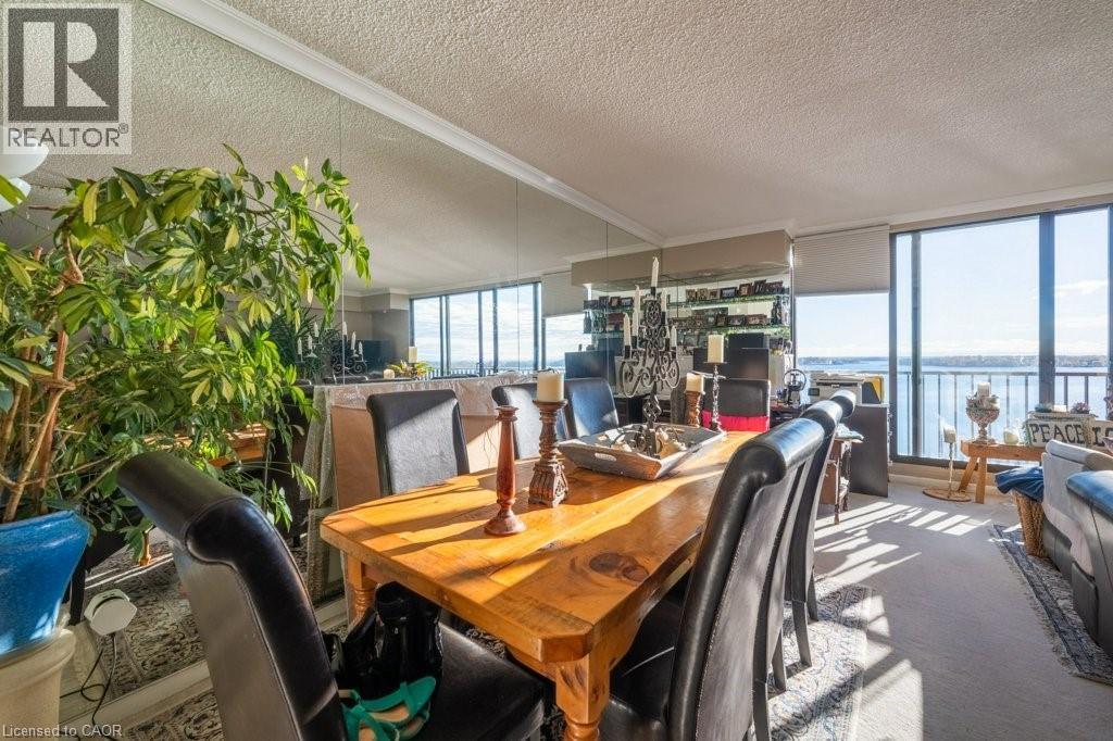 33 Harbour Square Unit# 1416, Toronto, ON - Indoor Photo Showing Dining Room