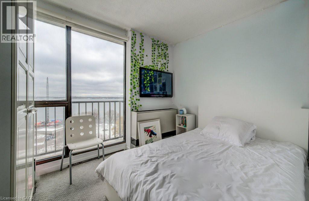 33 Harbour Square Unit# 1017, Toronto, ON - Indoor Photo Showing Bedroom