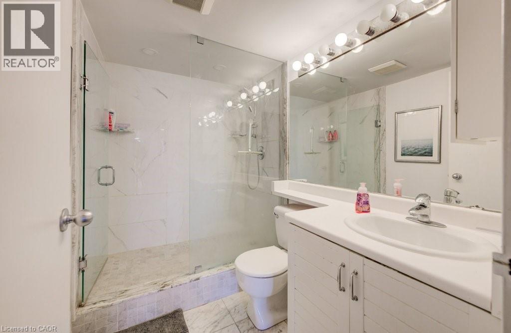 33 Harbour Square Unit# 1017, Toronto, ON - Indoor Photo Showing Bathroom