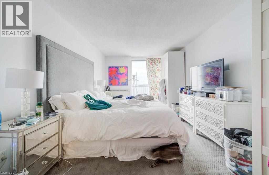 33 Harbour Square Unit# 1017, Toronto, ON - Indoor Photo Showing Bedroom