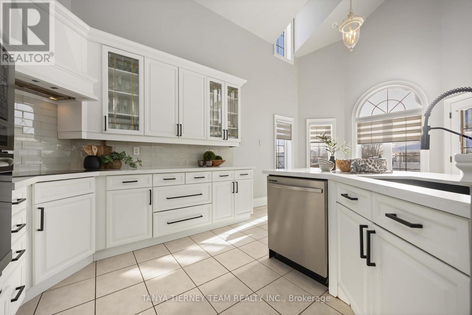 41 Apsley Crescent, Whitby, ON