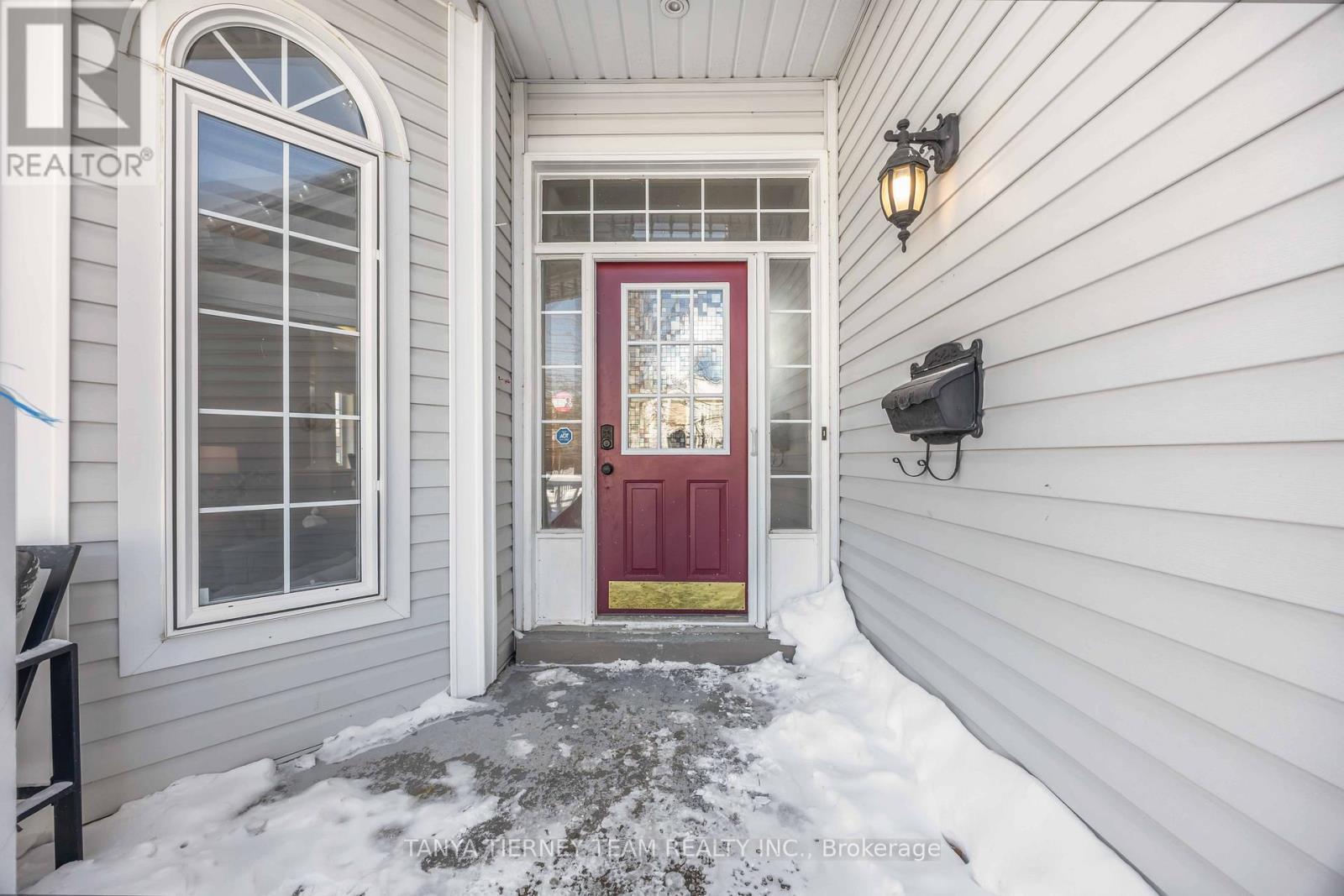 41 Apsley Crescent, Whitby, ON