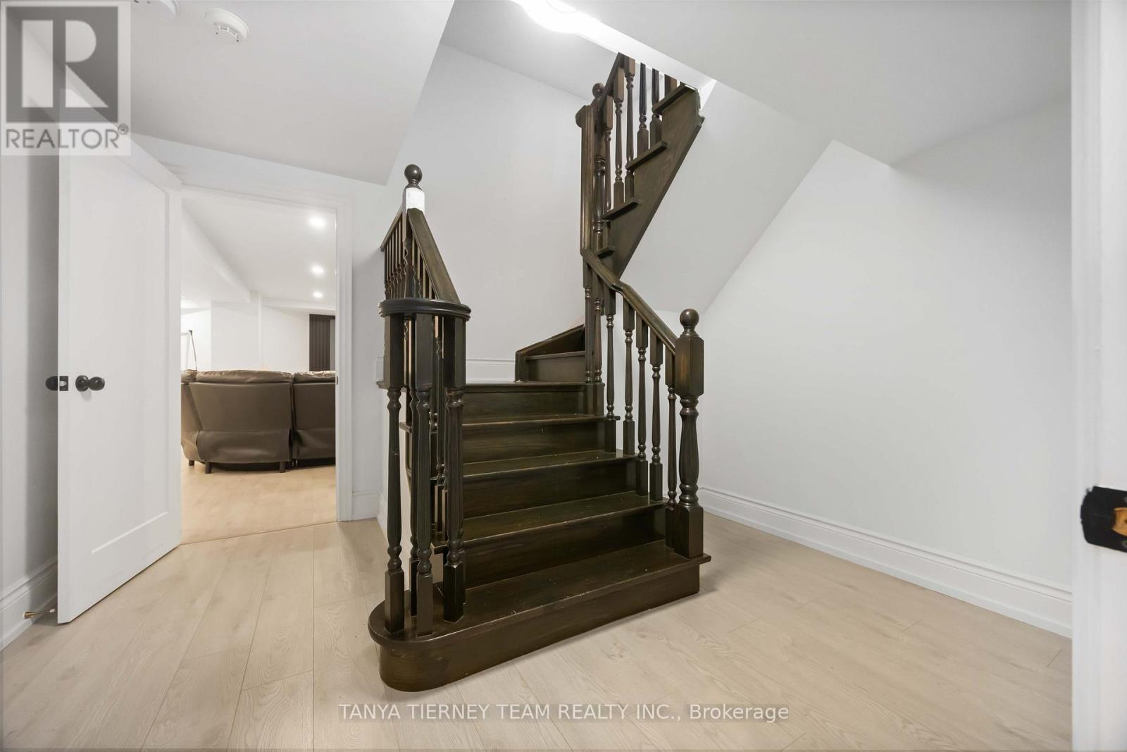 41 Apsley Crescent, Whitby, ON