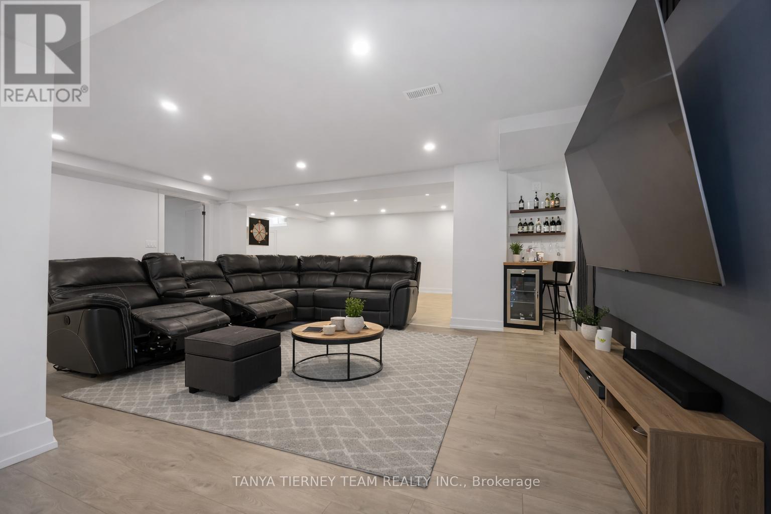 41 Apsley Crescent, Whitby, ON