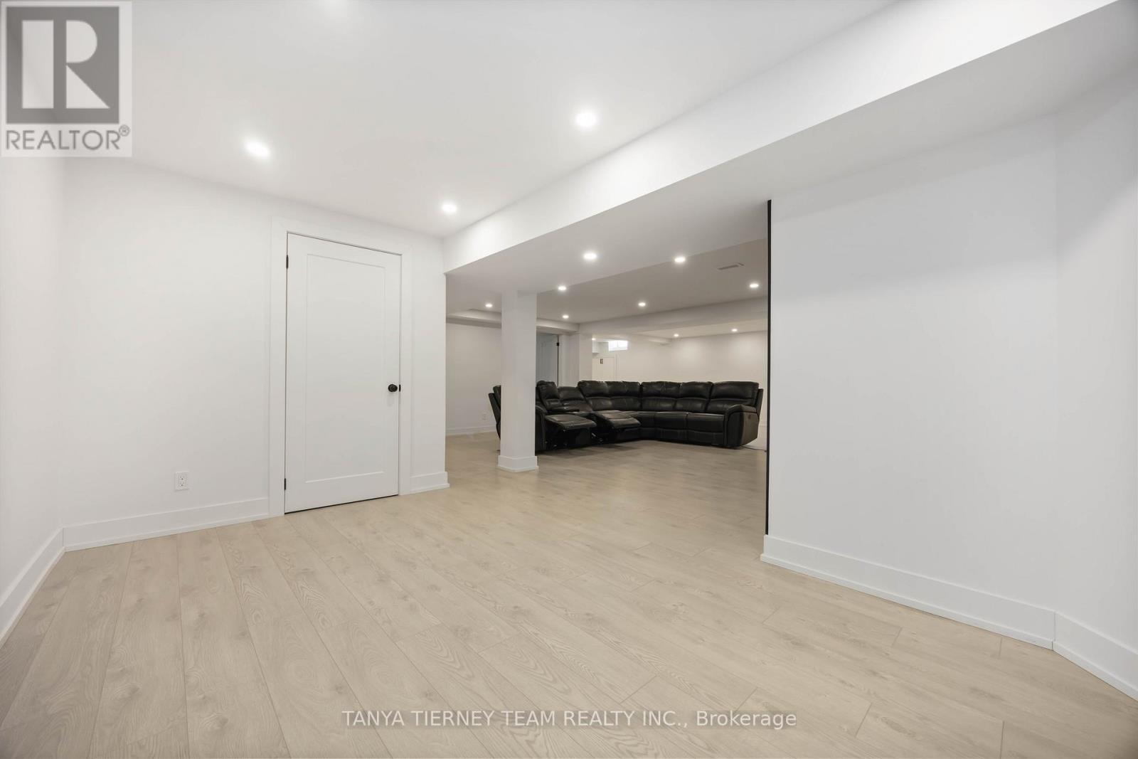 41 Apsley Crescent, Whitby, ON