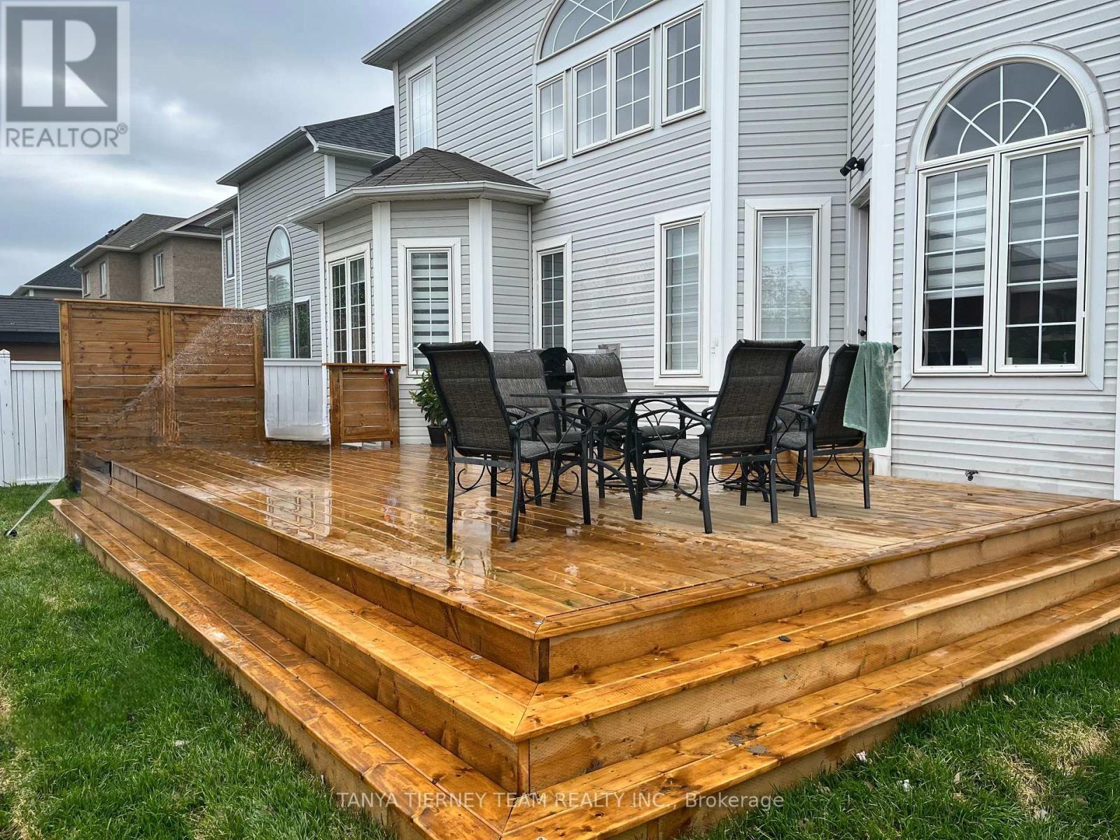 41 Apsley Crescent, Whitby, ON