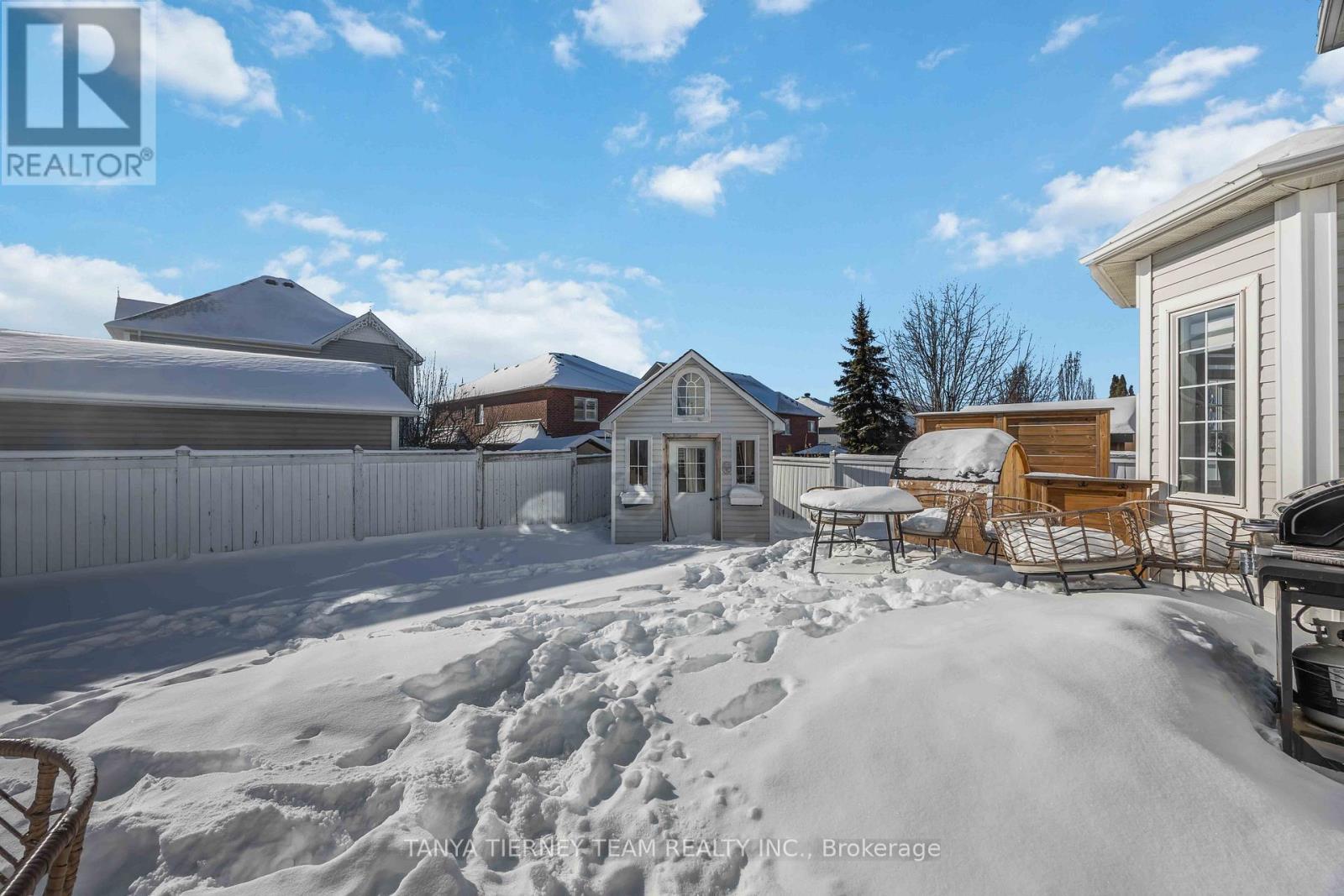 41 Apsley Crescent, Whitby, ON