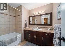 Upstairs Main Bath -